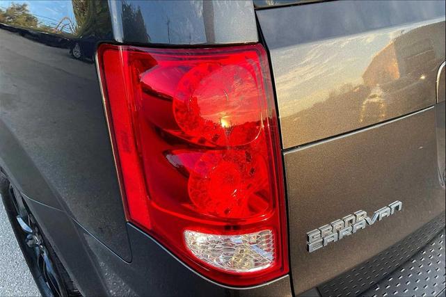 Photo of 2020 Granite Pearlcoat Dodge Grand Caravan