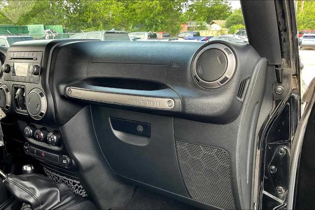 Photo of 2016 Black Clearcoat Jeep Wrangler Unlimited