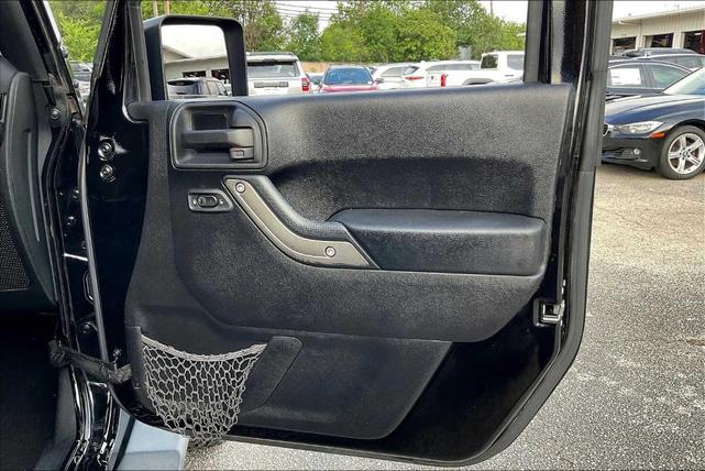 Photo of 2016 Black Clearcoat Jeep Wrangler Unlimited