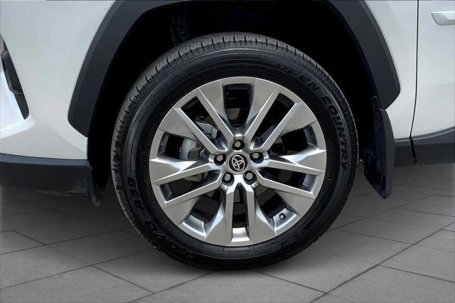 Photo of 2025 Wind Chill Pearl Toyota RAV4
