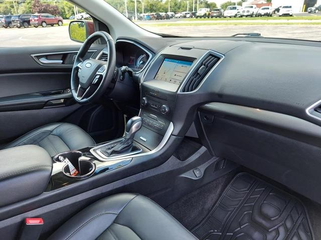 Photo of 2016 Bronze Fire Metallic Tinted Clearcoat Ford Edge