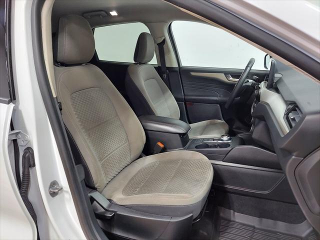 Photo of 2021 Oxford White Ford Escape