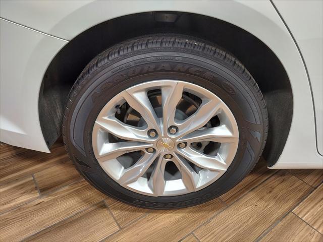Photo of 2024 Summit White Chevrolet Malibu
