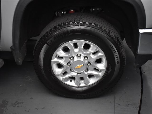 Photo of 2023 Silver Ice Metallic Chevrolet Silverado 2500