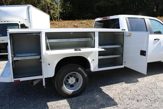 Photo of 2025 Summit White Chevrolet Silverado 3500