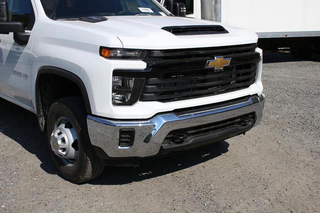 Photo of 2025 Summit White Chevrolet Silverado 3500