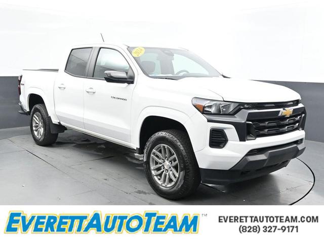 Photo of 2024 Summit White Chevrolet Colorado