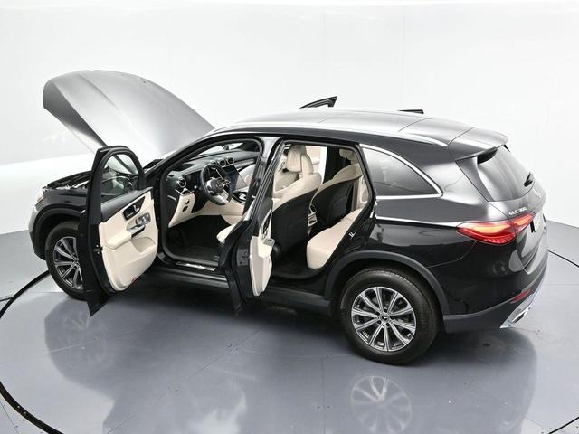 Photo of 2024 Obsidian Black Metallic Mercedes-Benz GLC 300