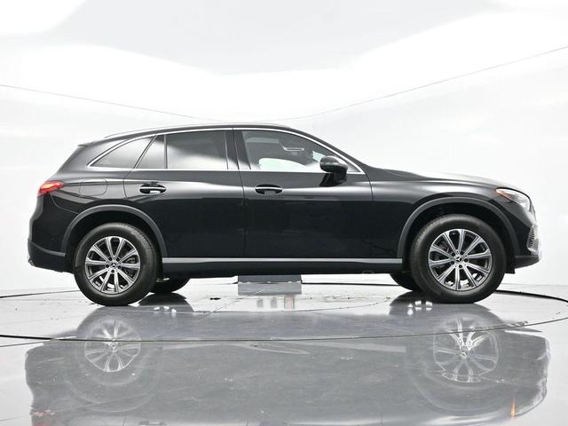 Photo of 2024 Obsidian Black Metallic Mercedes-Benz GLC 300