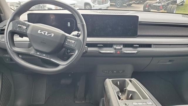 Photo of 2024 Snow White Pearl Kia EV9