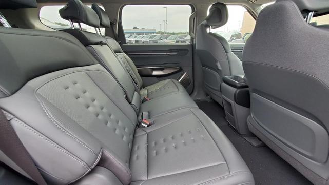 Photo of 2024 Snow White Pearl Kia EV9