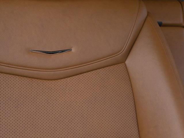 Photo of 2025 Crystal White Tricoat Cadillac XT5