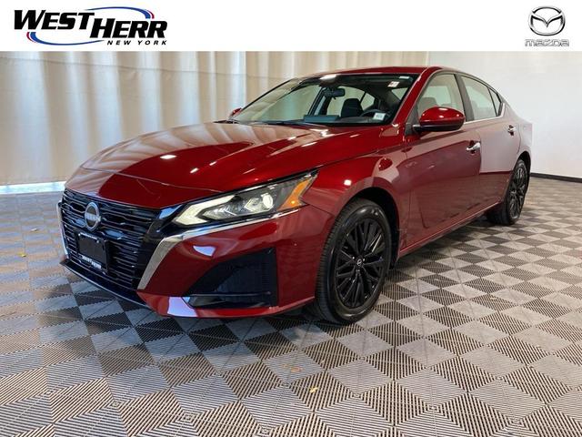 Photo of 2025 Scarlet Ember Nissan Altima