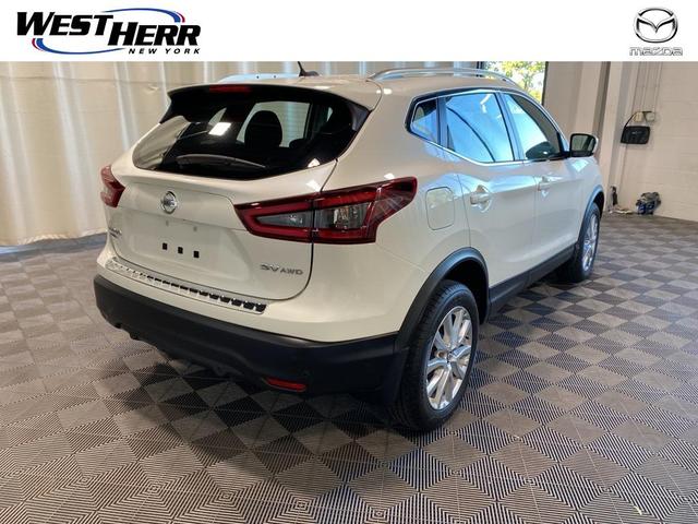Photo of 2022 Pearl White Tricoat Nissan Rogue Sport