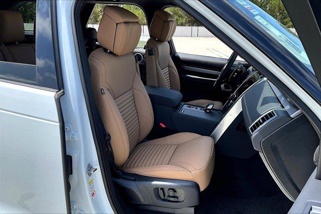 Photo of 2025 Fuji Land Rover Discovery