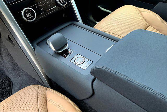 Photo of 2025 Fuji Land Rover Discovery