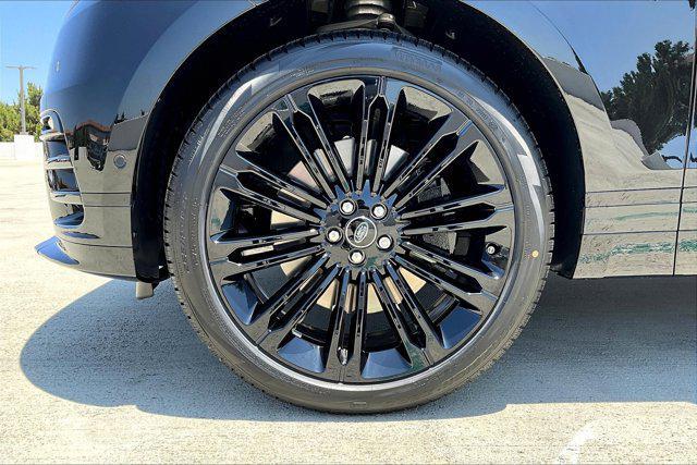 Photo of 2026 Santorini Blk Land Rover Range Rover Velar