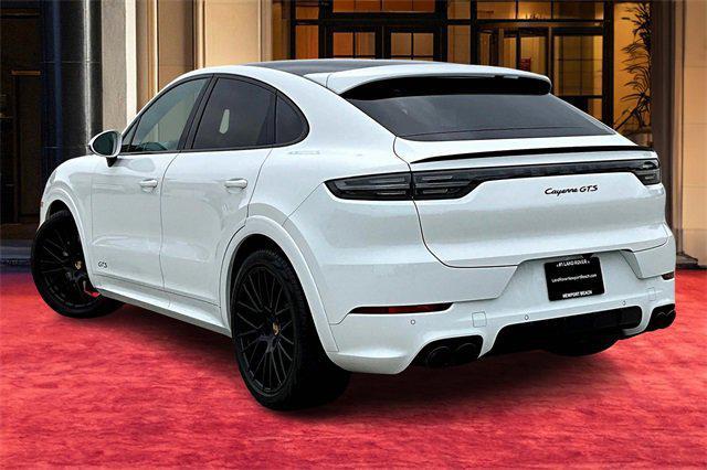 Photo of 2022 White Porsche Cayenne