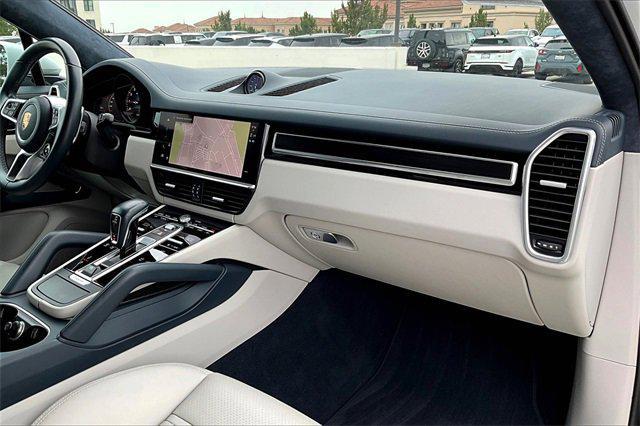 Photo of 2022 White Porsche Cayenne