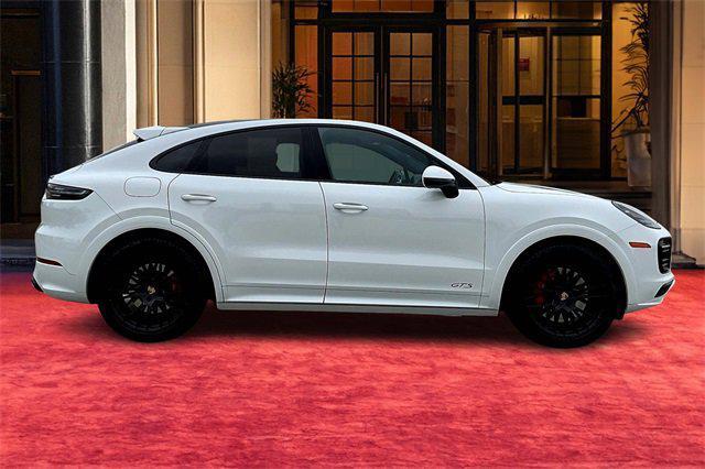 Photo of 2022 White Porsche Cayenne