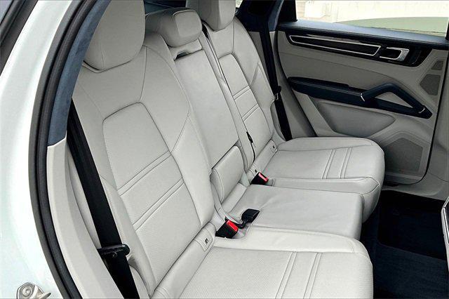 Photo of 2022 White Porsche Cayenne