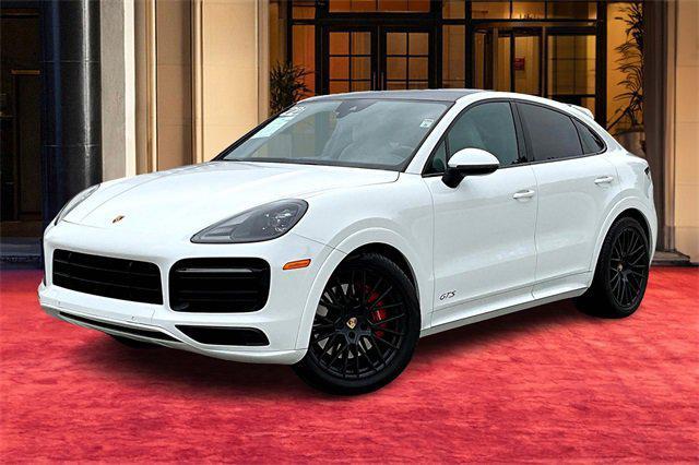 Photo of 2022 White Porsche Cayenne