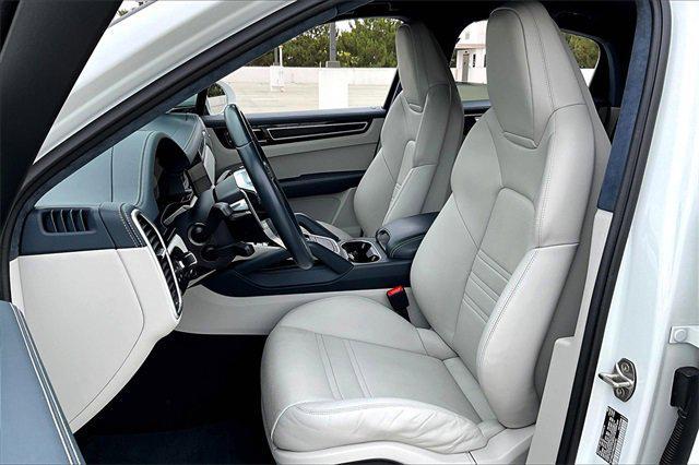 Photo of 2022 White Porsche Cayenne