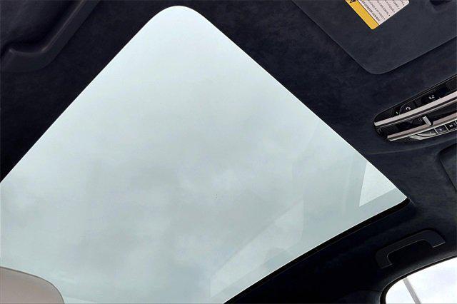 Photo of 2022 White Porsche Cayenne