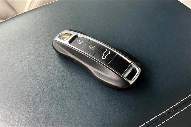 Photo of 2022 White Porsche Cayenne