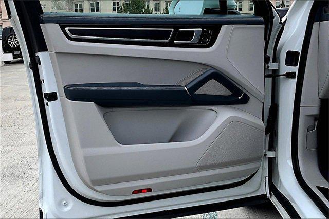 Photo of 2022 White Porsche Cayenne
