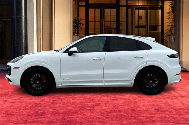 Photo of 2022 White Porsche Cayenne