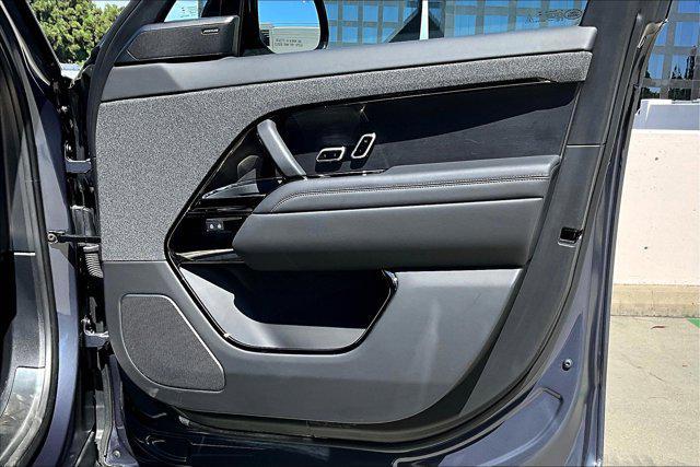 Photo of 2024 Varesine Blue Metallic Land Rover Range Rover Sport