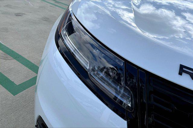 Photo of 2025 White Land Rover Range Rover Velar