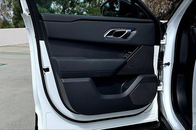 Photo of 2025 White Land Rover Range Rover Velar