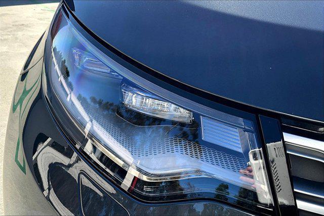 Photo of 2024 Carpathian Grey Premium Metallic Land Rover Discovery