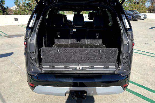 Photo of 2024 Carpathian Grey Premium Metallic Land Rover Discovery