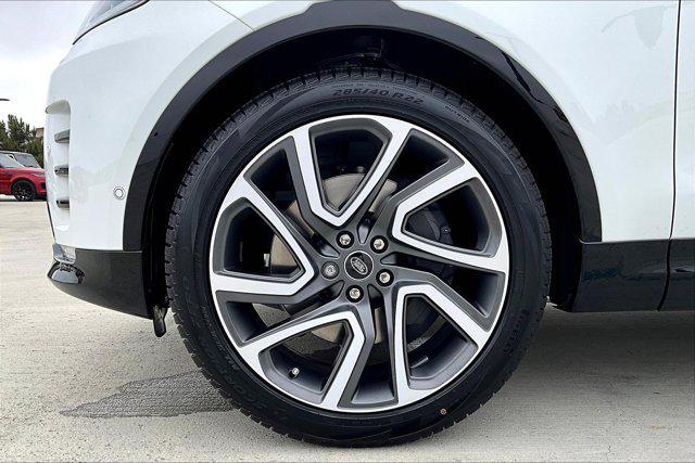 Photo of 2025 Fuji White Land Rover Discovery