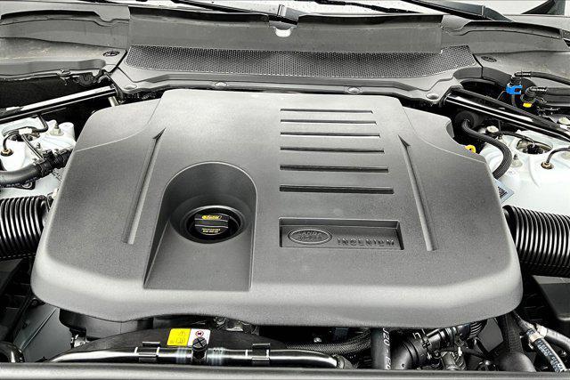 Photo of 2025 Fuji White Land Rover Discovery