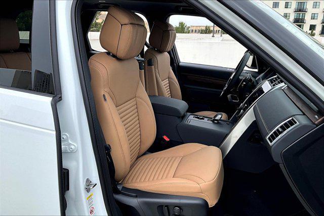 Photo of 2025 Fuji White Land Rover Discovery