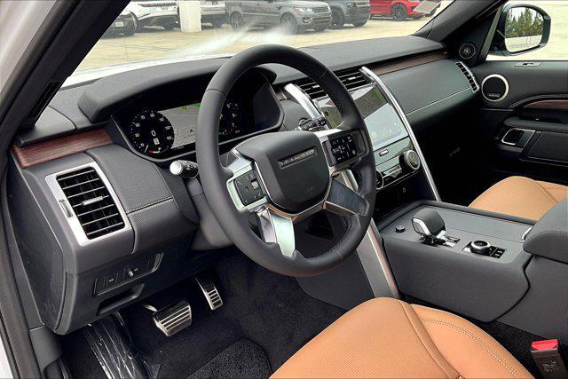 Photo of 2025 Fuji White Land Rover Discovery