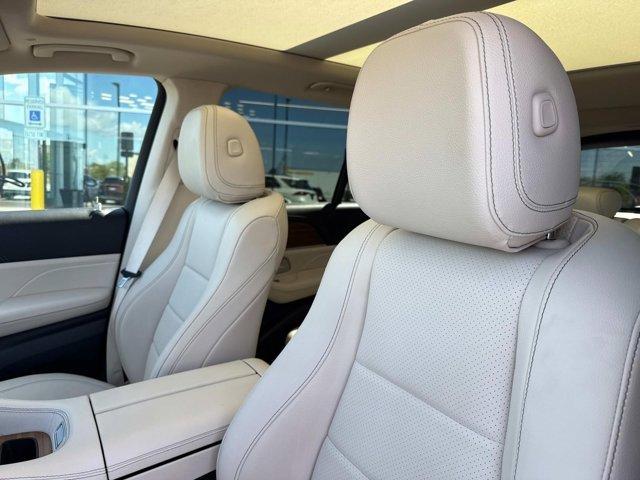 Photo of 2024 MANUFAKTUR Diamond White Metallic Mercedes-Benz GLE 350
