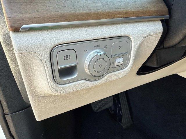 Photo of 2024 MANUFAKTUR Diamond White Metallic Mercedes-Benz GLE 350