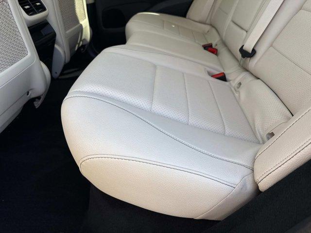 Photo of 2024 MANUFAKTUR Diamond White Metallic Mercedes-Benz GLE 350