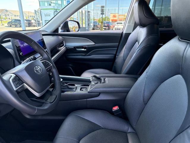 Photo of 2024 Blue Toyota Grand Highlander Hybrid