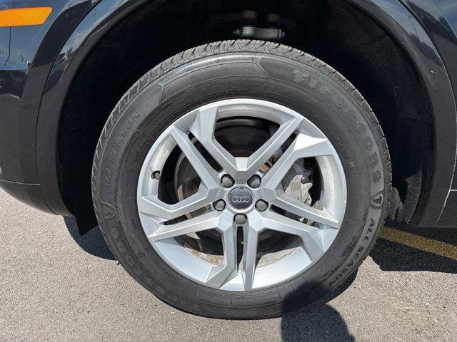 Photo of 2018 Mythos Black Metallic Audi Q5