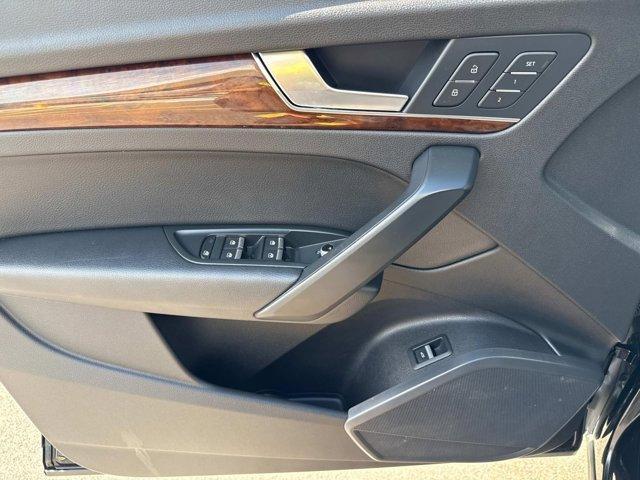 Photo of 2018 Mythos Black Metallic Audi Q5