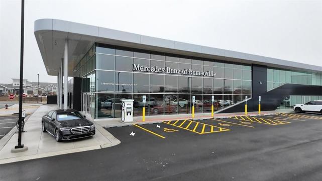 Photo of 2023 Gray Mercedes-Benz EQS 580