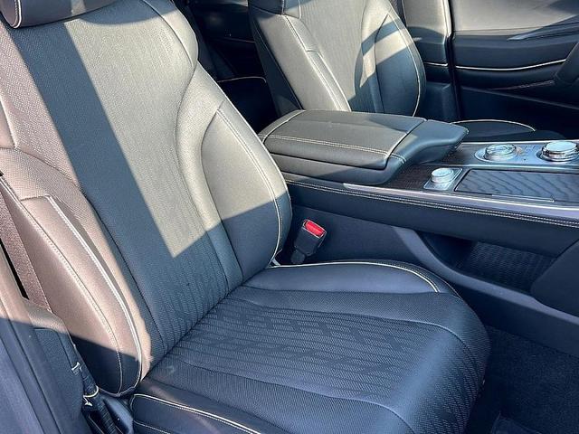 Photo of 2024 Silver Genesis GV80