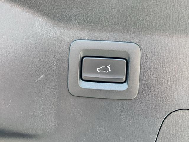 Photo of 2022 Snowflake White Pearl Mazda CX-9