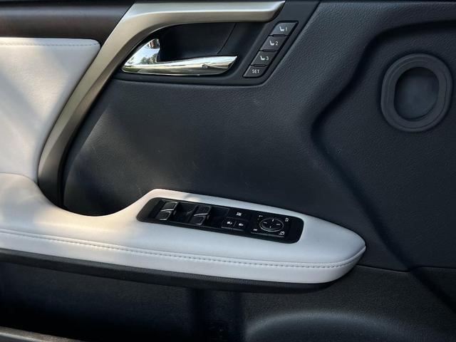 Photo of 2020 Silver Lexus RX 350